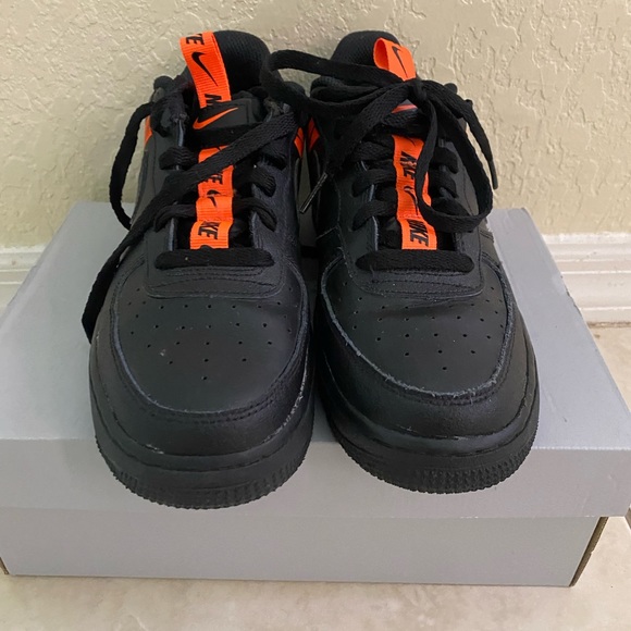 Nike Air Force 1 - Picture 2 of 7